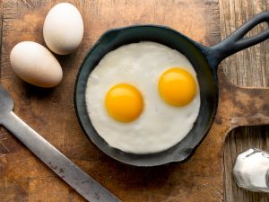 cook eggs for breakfast